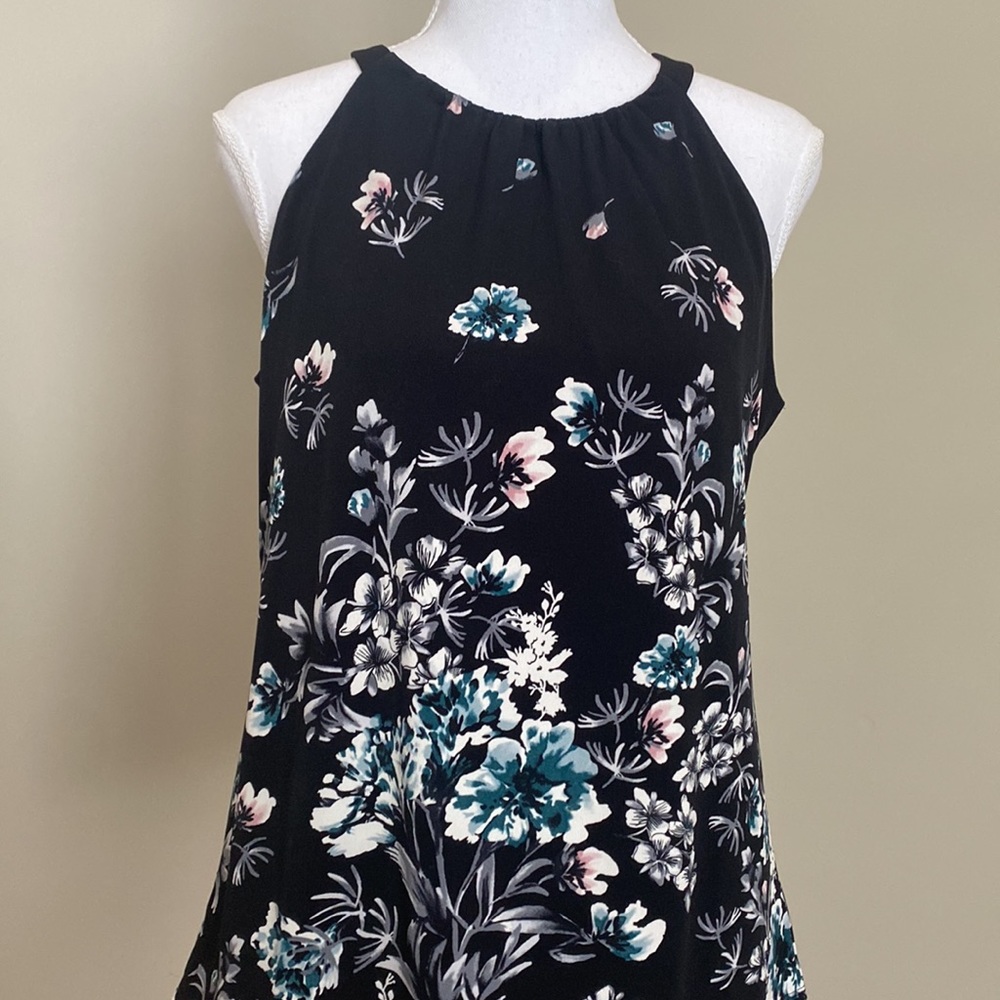 Black Floral Sleeveless Top With High Neck & Lace Hem Detail - Picture 2 of 8